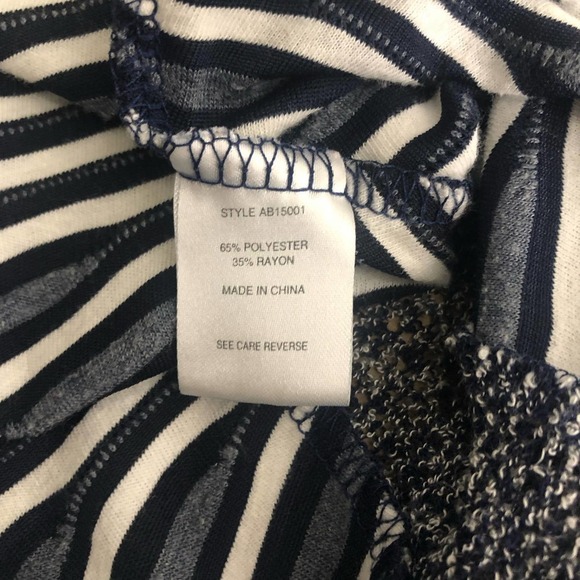 Curvey Textured Navy Shark Hem Flowy Tunic, 2X - Picture 8 of 8